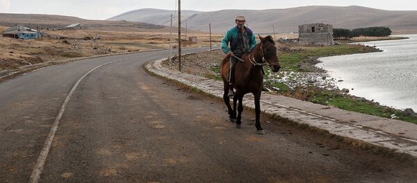 Пейзажи за окном автомобиля по дороге к духоборцам - Sputnik Армения