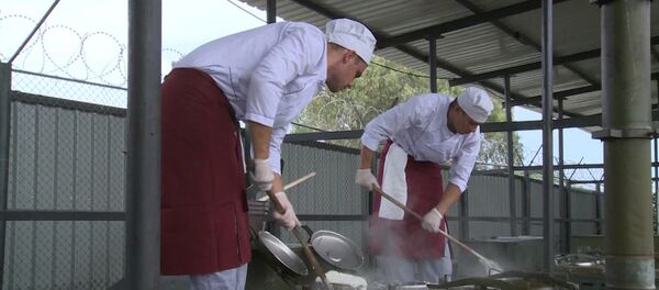 СПУТНИК_Быт на базе ВКС РФ в Сирии: как выглядят столовая, казармы и библиотека СПУТНИК_Быт на базе ВКС РФ в Сирии: как выглядят столовая, казармы и библиотека - Sputnik Армения