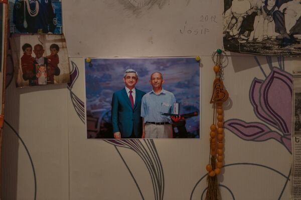 На фотографии канатоходец Владимир Акопян с президентом Армении Сержем Саргсяном На фотографии канатоходец Владимир Акопян с президентом Армении Сержем Саргсяном - Sputnik Արմենիա