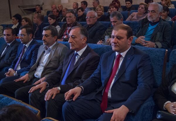 На премьере фильма присутствовал мэр города Ереван Тарон Маргарян На премьере фильма присутствовал мэр города Ереван Тарон Маргарян - Sputnik Армения