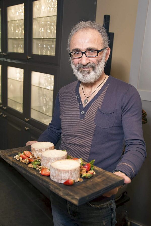 Сыродел Вараздат Еганян - Sputnik Армения