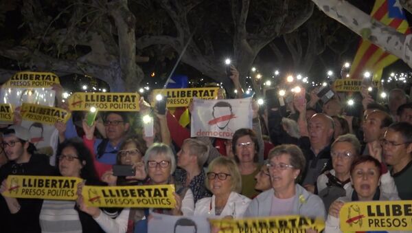 СПУТНИК_Тысячи человек в Барселоне вышли на акцию протеста против ареста каталонских политиков - Sputnik Արմենիա