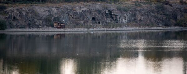 Пещера у Ереванского озера Пещера у Ереванского озера - Sputnik Արմենիա