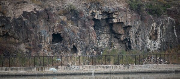 Пещера у Ереванского озера Пещера у Ереванского озера - Sputnik Արմենիա