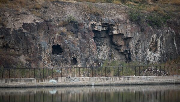 Пещера у Ереванского озера - Sputnik Армения