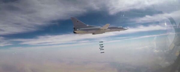 Авиаудары бомбардировщиками Ту-22М3 ВКС РФ по объектам террористов в провинции Дейр-эз-Зор Авиаудары бомбардировщиками Ту-22М3 ВКС РФ по объектам террористов в провинции Дейр-эз-Зор - Sputnik Армения