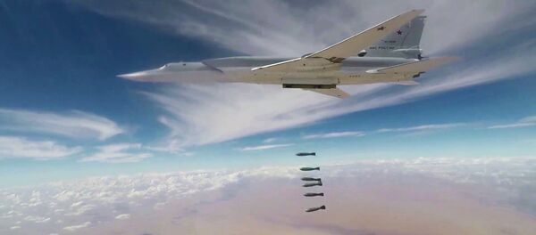 Авиаудары бомбардировщиками Ту-22М3 ВКС РФ по объектам террористов в провинции Дейр-эз-Зор Авиаудары бомбардировщиками Ту-22М3 ВКС РФ по объектам террористов в провинции Дейр-эз-Зор - Sputnik Արմենիա