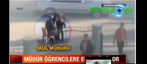 Директор школы в Турции заставляет учеников целовать ему руку Директор школы в Турции заставляет учеников целовать ему руку - Sputnik Արմենիա