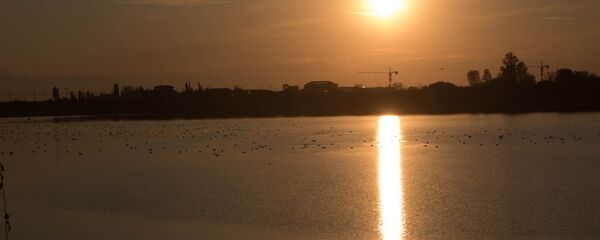 Вечер в Ереване. Ереванское озеро - Sputnik Армения