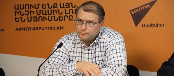 Руководитель центра политических исследований фонда Нораванк Карен Веранян Руководитель центра политических исследований фонда Нораванк Карен Веранян - Sputnik Արմենիա
