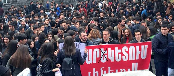 Студенты протестуют против решения о прекращении отсрочки - Sputnik Армения