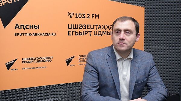 Вице-спикер Парламента Абхазии Левон Галустян - Sputnik Армения