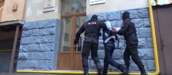Полиция РА задержала грабителя с ножом, орудовавшего в ереванских лифтах - Sputnik Армения