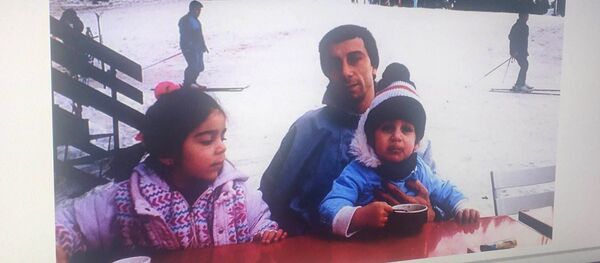 Гамлет Мхитарян с семьей Гамлет Мхитарян с семьей - Sputnik Արմենիա