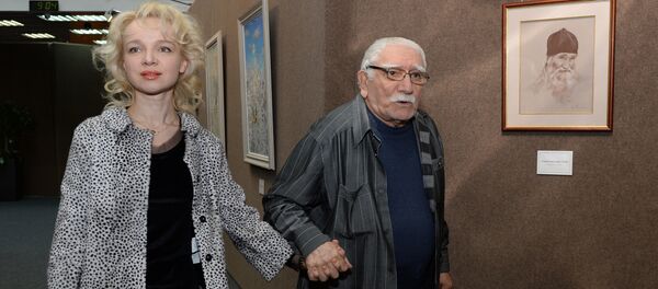 Армен Джигарханян и Виталина Цымбалюк-Романовская Армен Джигарханян и Виталина Цымбалюк-Романовская - Sputnik Армения