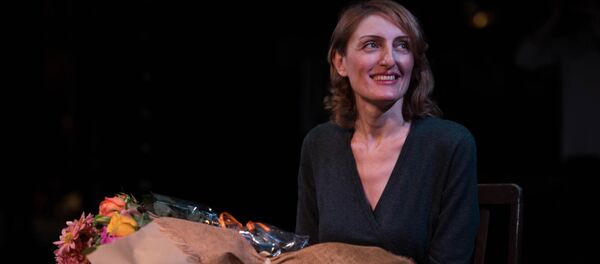 Наринэ Абгарян на презентации своей книги в Ереване - Sputnik Армения