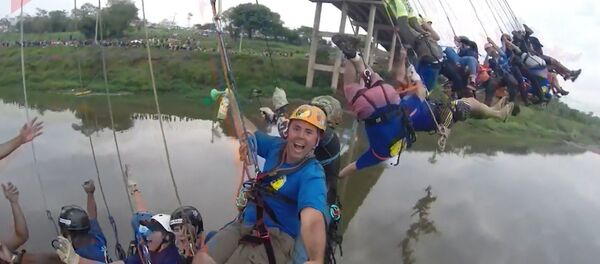 СПУТНИК_массовый прыжок с моста СПУТНИК_массовый прыжок с моста - Sputnik Արմենիա