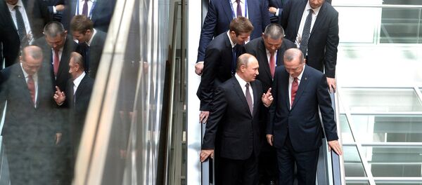 Президенты РФ Владимир Путин и Турции Реджеп Эрдоган перед началом специальной сессии 23-го Мирового энергетического конгресса. Президенты РФ Владимир Путин и Турции Реджеп Эрдоган перед началом специальной сессии 23-го Мирового энергетического конгресса. - Sputnik Армения