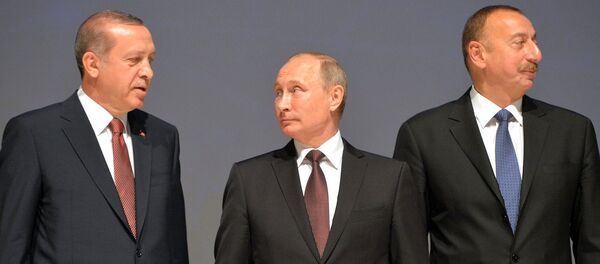 Президенты РФ Владимир Путин, Турции Реджеп Эрдоган и Азербайджана Ильхам Алиев перед началом специальной сессии 23-го Мирового энергетического конгресса. - Sputnik Армения