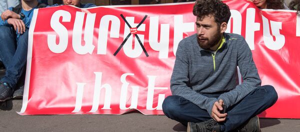 Голодовка студентов против отмены отсрочки от армию Голодовка студентов против отмены отсрочки от армию - Sputnik Արմենիա