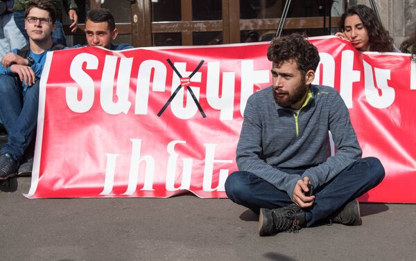 Նստացույց և հացադուլ. ԵՊՀ ուսանողների բողոքի ակցիան - Sputnik Արմենիա