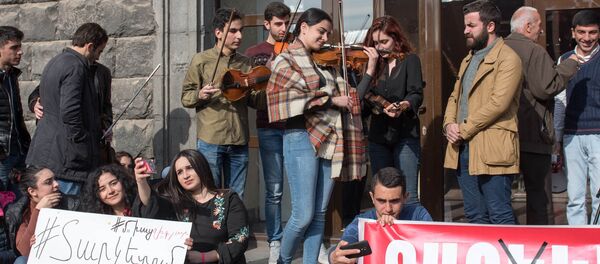 Голодовка студентов против отмены отсрочки от армии Голодовка студентов против отмены отсрочки от армии - Sputnik Արմենիա