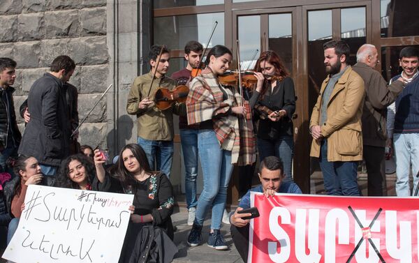 Голодовка студентов против отмены отсрочки от армии - Sputnik Армения
