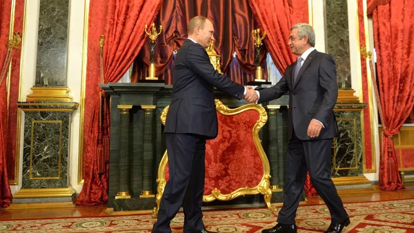 С Президентом Армении Сержем Саргсяном перед началом заседания Совета коллективной безопасности ОДКБ. - Sputnik Армения
