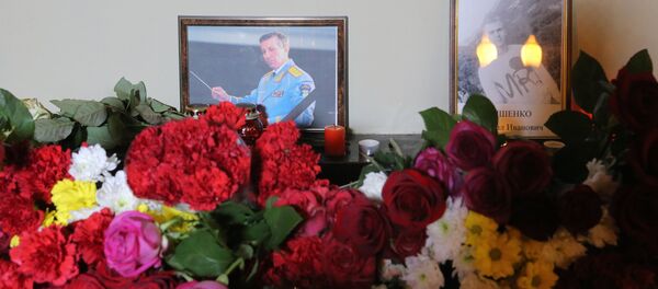 Цветы в память о погибших в крушении самолета Ту-154 Минобороны РФ - Sputnik Армения