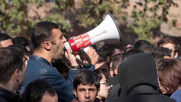 Акция протеста студентов о принятии решения об отсрочке парламентом РА - Sputnik Արմենիա