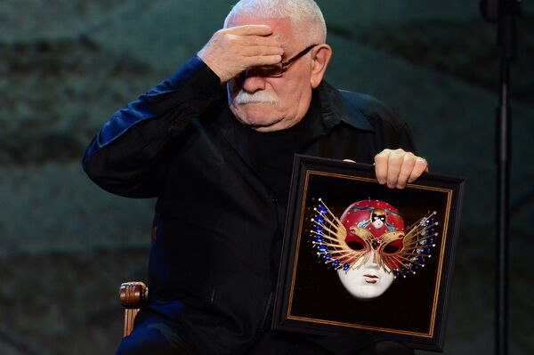 Вы не хотите пригласить меня на хаш?, или Каким запомнился Армен Джигарханян Вы не хотите пригласить меня на хаш?, или Каким запомнился Армен Джигарханян - Sputnik Армения