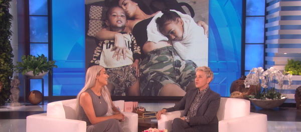 Ким Кардашьян на шоу Эллен Дедженерес Ким Кардашьян на шоу Эллен Дедженерес - Sputnik Армения