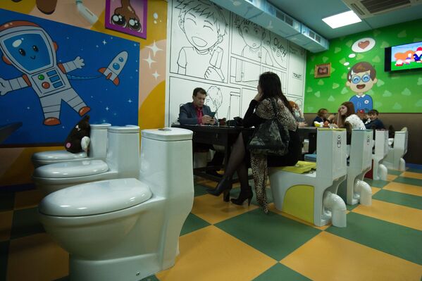 Открытие кафе Crazy Toilet в Москве - Sputnik Армения