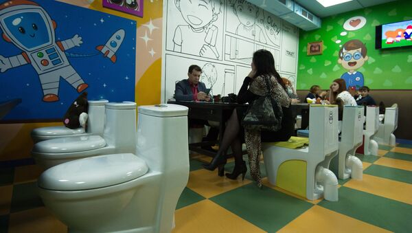 Открытие кафе Crazy Toilet в Москве - Sputnik Армения