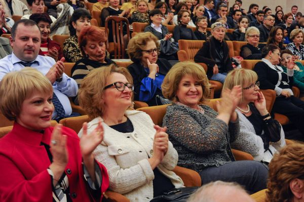 На презентации международного музейного проекта Оренбургский пуховый платок – с любовью к матери присутствовала также первая леди Армении Рита Саргсян - Sputnik Արմենիա