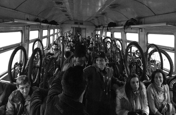 Հեծանվորդները դեպի Գյումրի մեկնող գնացքում Հեծանվորդները դեպի Գյումրի մեկնող գնացքում - Sputnik Արմենիա