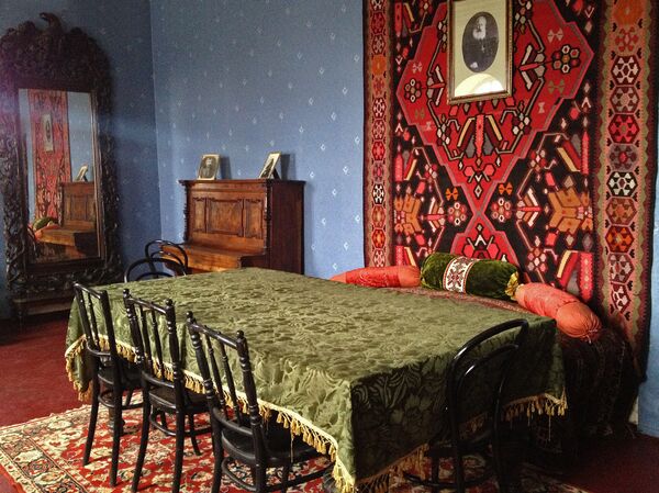 Հայ հայտնի գրող Ավետիք Իսահակյանի տուն-թանգարանը Գյումրիում Հայ հայտնի գրող Ավետիք Իսահակյանի տուն-թանգարանը Գյումրիում - Sputnik Արմենիա