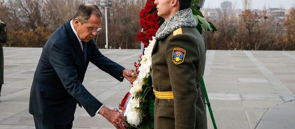 МИД РФ Сергей Лавров прибыл в Ереван. Первая остановка: Цицернакаберд - Sputnik Армения