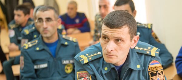 Офицеры МЧС Армении - Sputnik Արմենիա