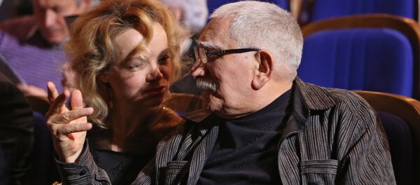 Армен Джигарханян и Виталина Цымбалюк-Романовская Армен Джигарханян и Виталина Цымбалюк-Романовская - Sputnik Армения