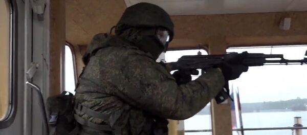 Морские пехотинцы на учениях отбили у пиратов захваченное судно Морские пехотинцы на учениях отбили у пиратов захваченное судно - Sputnik Армения