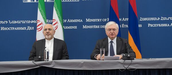 Встреча глав МИД Армении и Ирана Эдварда Налбандяна и Мохаммада-Джавада Зарифа Встреча глав МИД Армении и Ирана Эдварда Налбандяна и Мохаммада-Джавада Зарифа - Sputnik Արմենիա