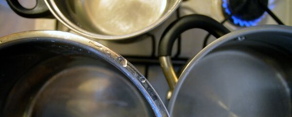 Кастрюли с водой на газовой плите Кастрюли с водой на газовой плите - Sputnik Армения