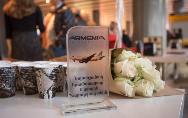 Табличка нового капитана корабля авиакомпании Армения Мартина Арутюняна - Sputnik Армения