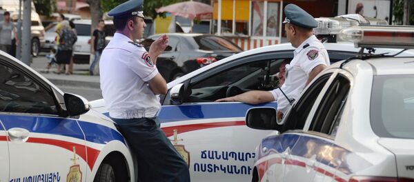 Сотрудники правоохранительных органов в Ереване - Sputnik Армения