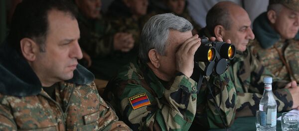 Президент Серж Саргсян посетил военные учения в Арцахе Президент Серж Саргсян посетил военные учения в Арцахе - Sputnik Արմենիա
