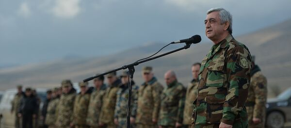 Президент Серж Саргсян посетил военные учения в Арцахе - Sputnik Արմենիա