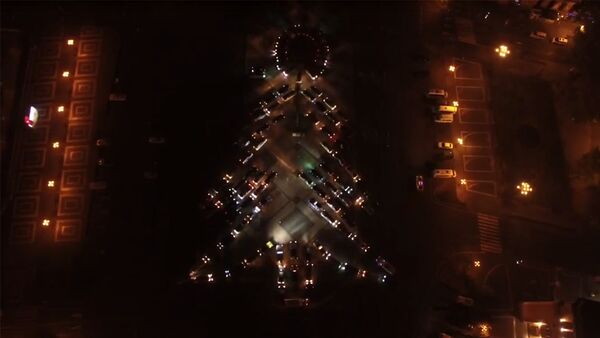 Флешмоб в Ереване: на Площади Республики машины выстроились в елку - Sputnik Արմենիա