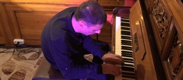 Основатель этно-джаз-проекта “Джаз с армянским акцентом” Артем Лалаян выступил в Москве с программой “Лирика и экспрессия” - Sputnik Армения