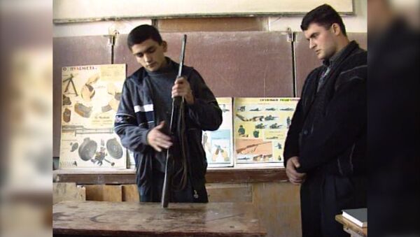 В бомбоубежищах карабахских школ стояли парты   - Sputnik Արմենիա